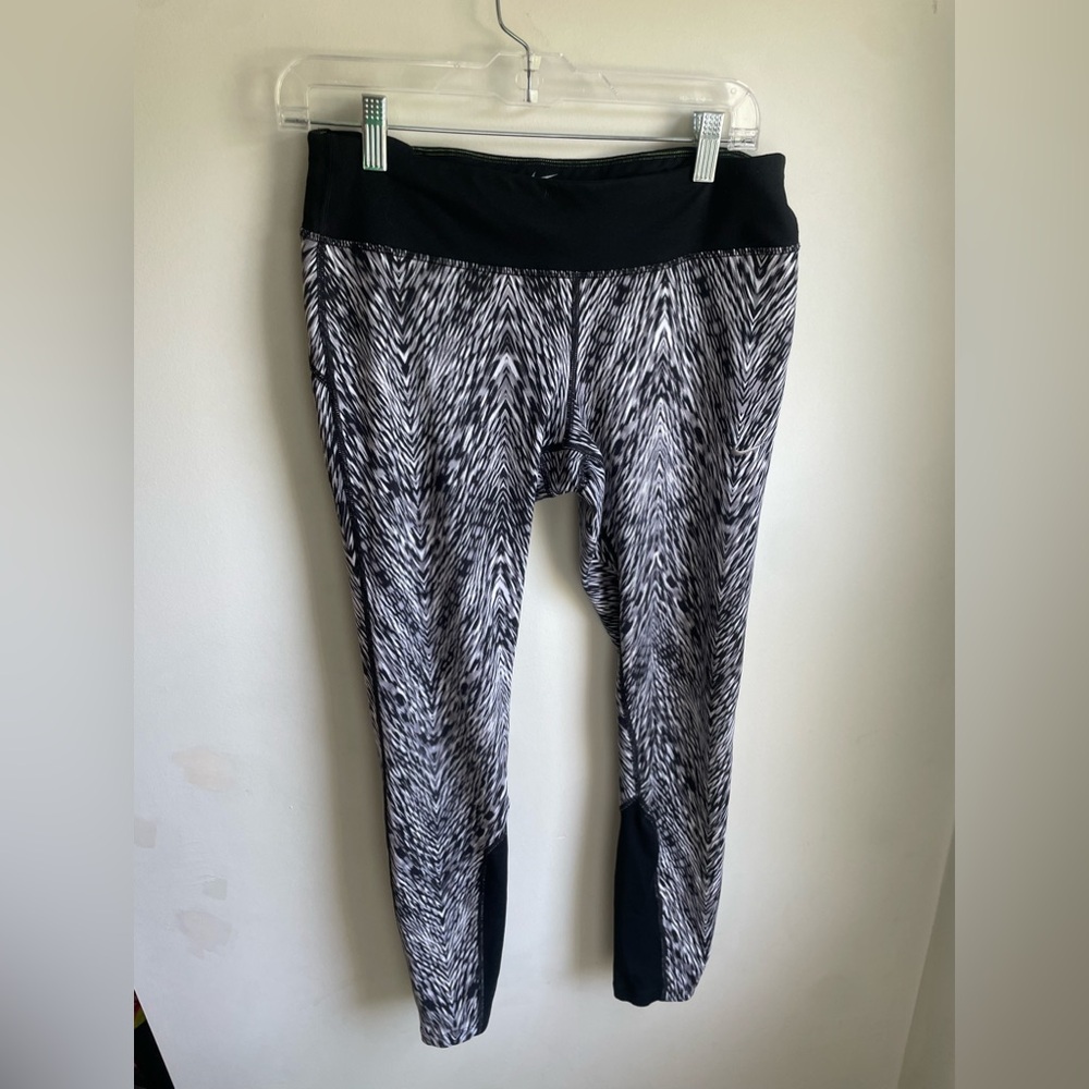 Nike Dri Fit Athletic Running Leggings Womens size Large Black & White